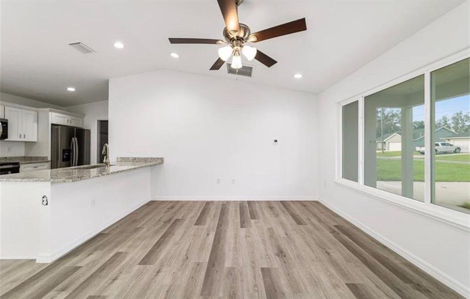 Spacious, unfurnished interior of a new home in , Silver Springs (Image 14).