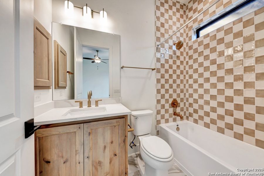 Furnished interior view inside a new home in , Boerne (Image 15).