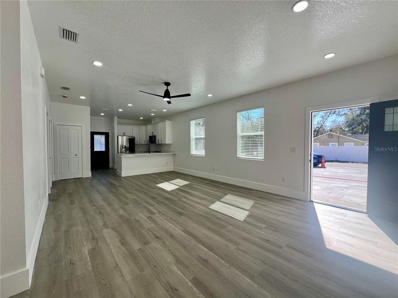 Spacious, unfurnished interior of a new home in , Tampa (Image 46).