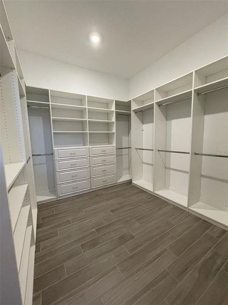 Spacious, unfurnished interior of a new home in Del Webb BayView, Parrish (Image 16).