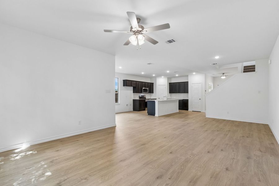 Spacious, unfurnished interior of a new home in Eagle Cove, Denton (Image 20).