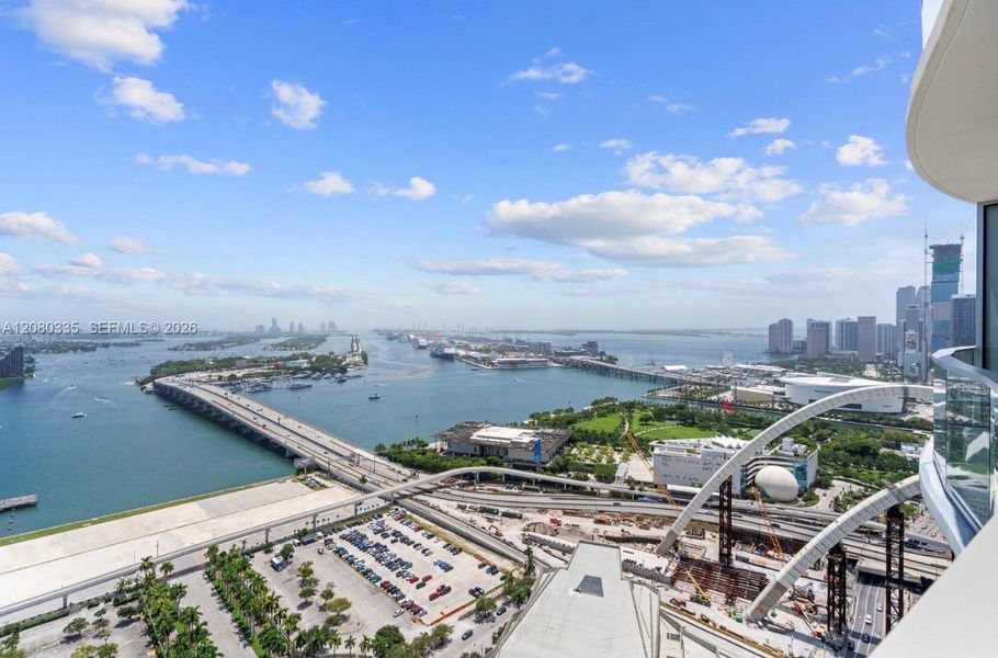 Condo located in Miami, FL showcasing its design and architecture (Image 3).
