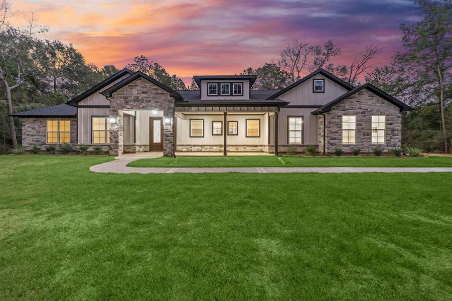 GORGEOUS NEW CONSTRUCTION HOME IN SADDLE CREEK FOREST