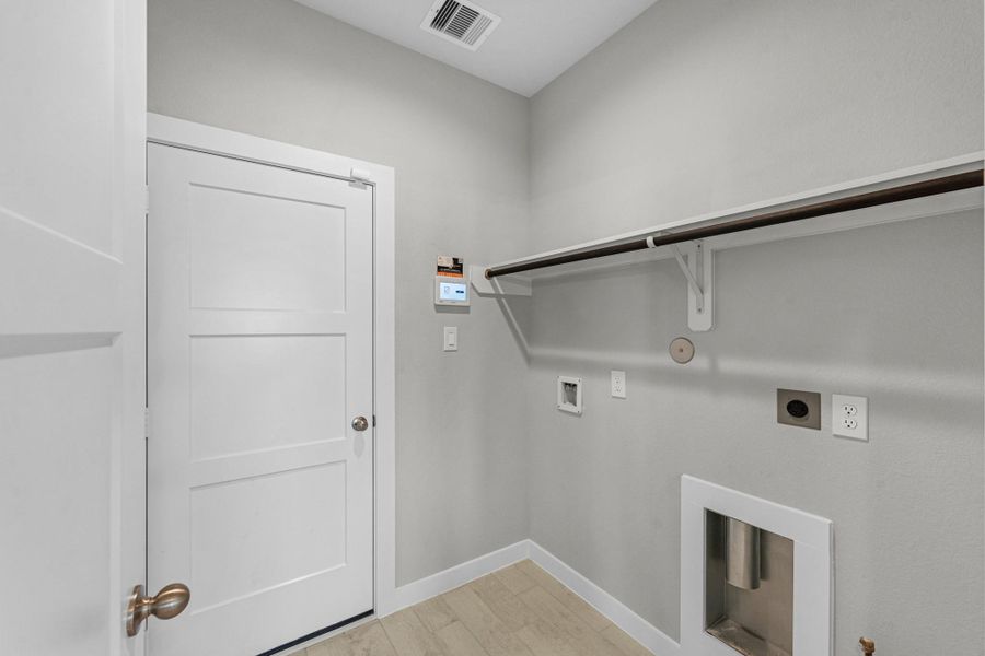 Spacious, unfurnished interior of a new home in Grand Oaks Village, Houston (Image 21). Spacious, unfurnished interior of a new home in Grand Oaks Village, Houston (Image 21).