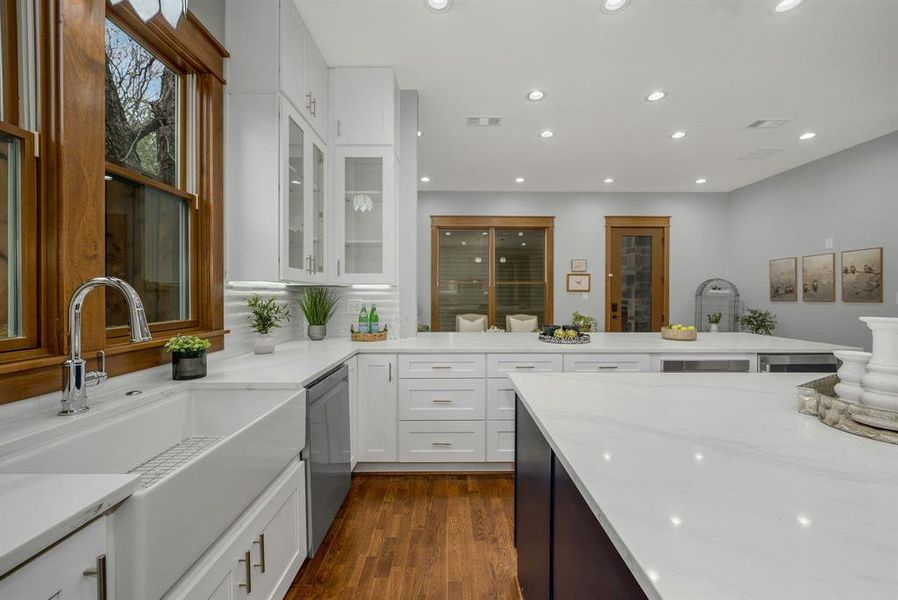 Furnished interior view inside a new home in , Dallas (Image 33).