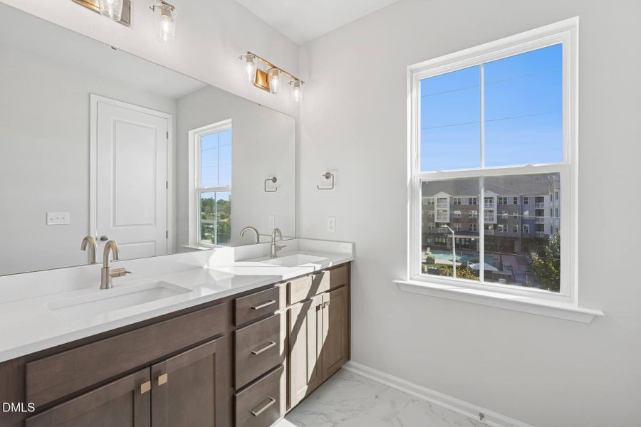 Twinleaf Townes 20_Primary Bathroom 1_10