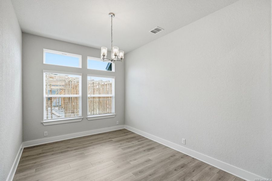 Spacious, unfurnished interior of a new home in Esperanza 50's, Boerne (Image 17).