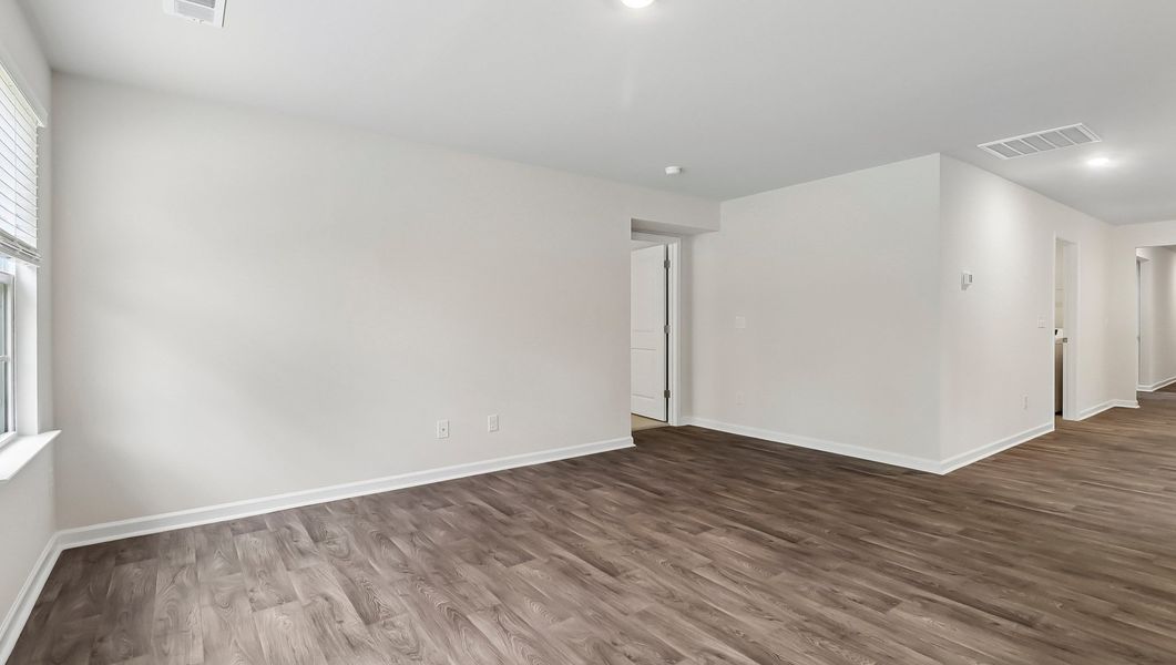 Spacious, unfurnished interior of a new home in Gates Village, Lugoff (Image 14).