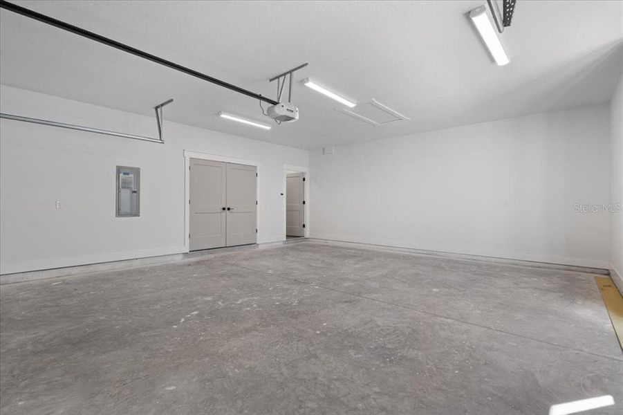 Spacious, unfurnished interior of a new home in , Fanning Springs (Image 35).