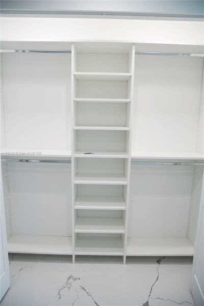 Spacious, unfurnished interior of a new home in , Tavernier (Image 40).