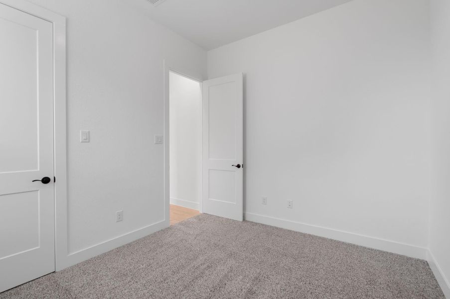 Spacious, unfurnished interior of a new home in Riceland, Mont Belvieu (Image 31).