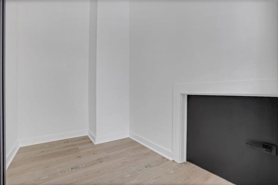 Spacious, unfurnished interior of a new home in , Atlanta (Image 15).