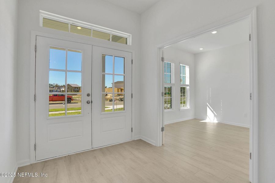 Spacious, unfurnished interior of a new home in , Green Cove Springs (Image 30).