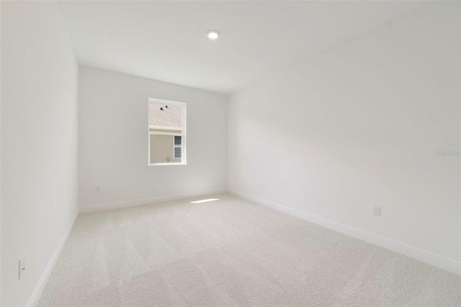 Spacious, unfurnished interior of a new home in Acuera Estates, Apopka (Image 18).