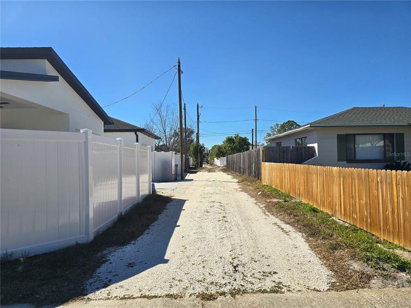 Exterior details and patio area of a home in , St. Petersburg (Image 27).