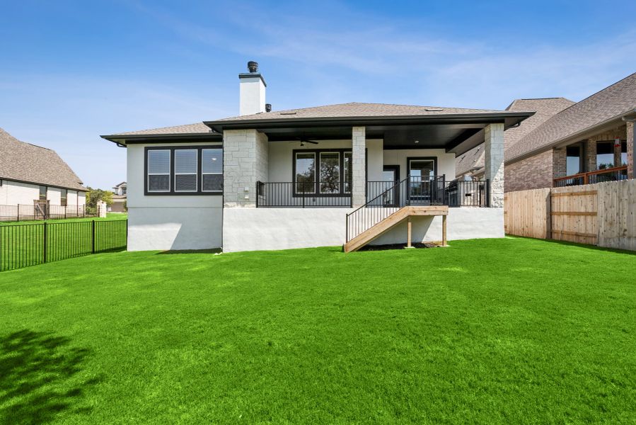 Exterior details and patio area of a home in La Cima, San Marcos (Image 3).