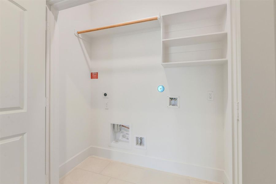 Spacious, unfurnished interior of a new home in Timbergrove Trails, Houston (Image 24).