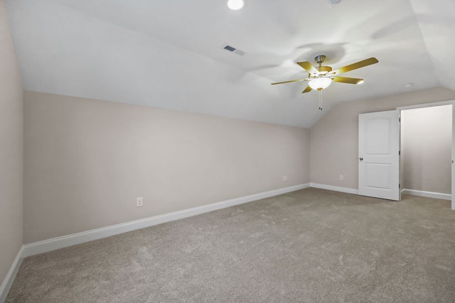 Spacious, unfurnished interior of a new home in Davenport Farms, Winterville (Image 41).