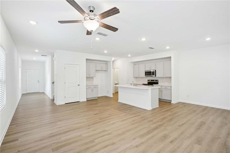 Spacious, unfurnished interior of a new home in , Flowery Branch (Image 12).