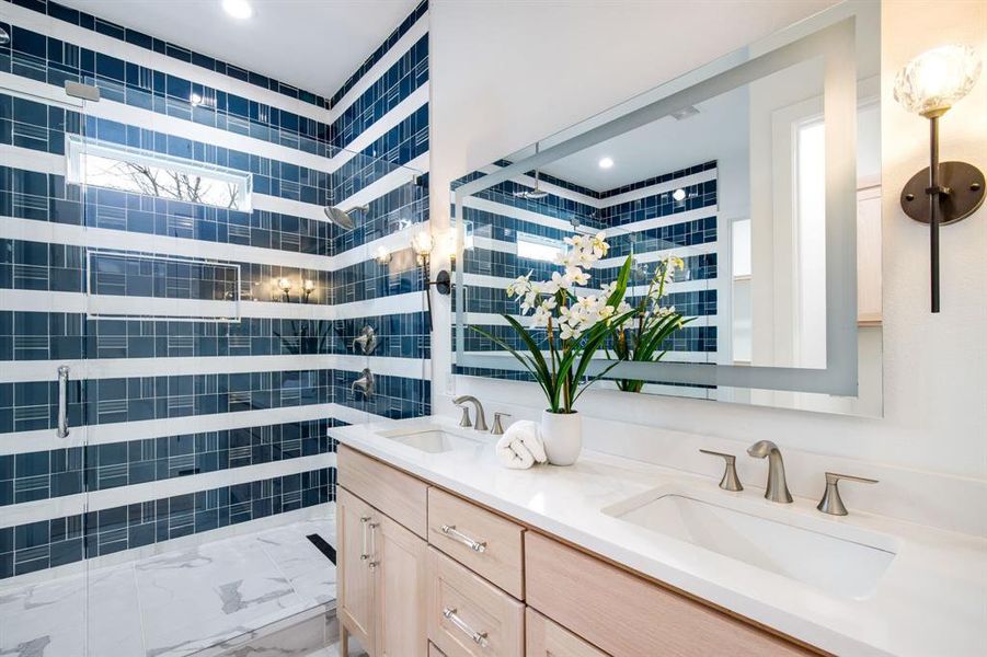 Furnished interior view inside a new home in , Dallas (Image 34).