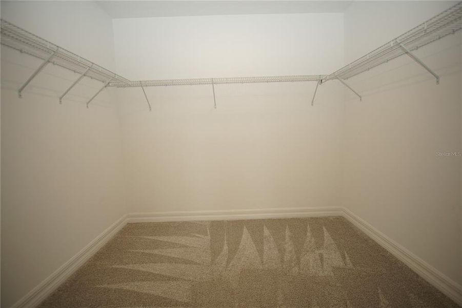 Spacious, unfurnished interior of a new home in Summers Cay, Thonotosassa (Image 26).