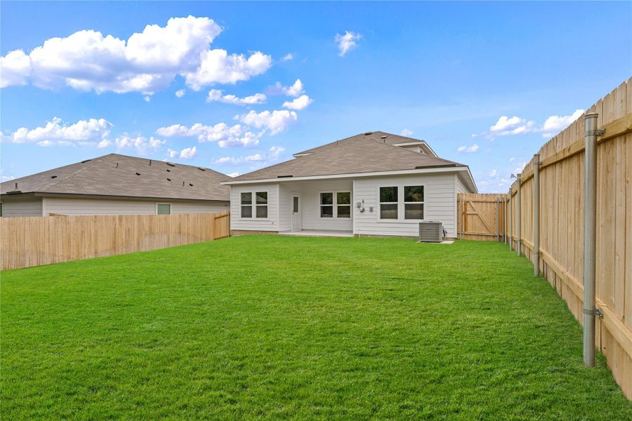 Exterior details and patio area of a home in Arroyo Ranch, Seguin (Image 3).