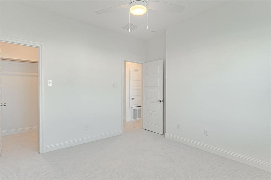 Spacious, unfurnished interior of a new home in , Aledo (Image 22).