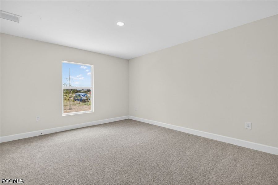 Spacious, unfurnished interior of a new home in Cape Coral, Cape Coral (Image 21).