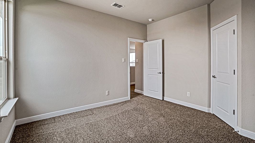 Spacious, unfurnished interior of a new home in Bluestem, Rhome (Image 28).