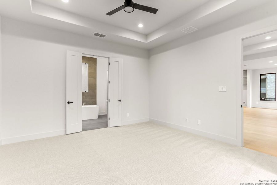 Spacious, unfurnished interior of a new home in Esperanza - 70', Boerne (Image 38).