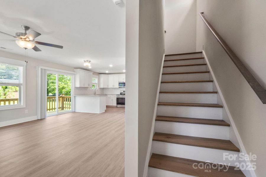Stairs to bedrooms LVP