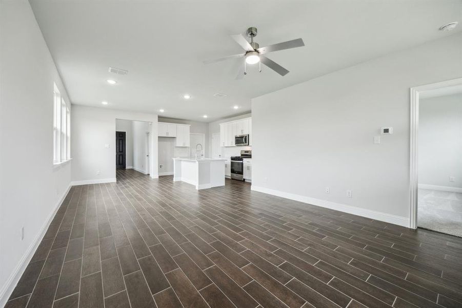 Spacious, unfurnished interior of a new home in Bellagio, Forney (Image 12).
