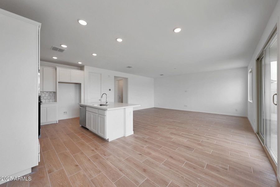 PHX_Landmarke_Lot 1044_Lagoon_790_Dining PHX_Landmarke_Lot 1044_Lagoon_790_Dining