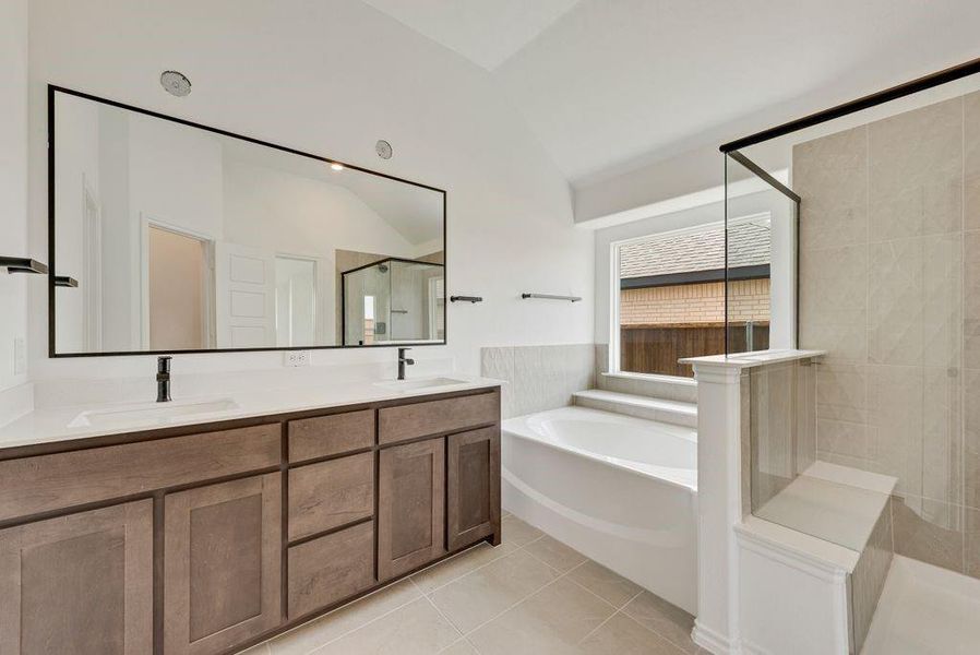 DFW-Meadow Park-Concept 2065--7541 Lavender Lane-Primary bathroom1-Risewell Homes