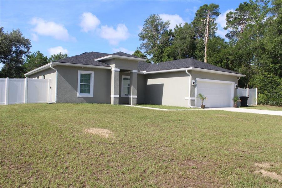 Exterior details and patio area of a home in , Ocala (Image 4). Exterior details and patio area of a home in , Ocala (Image 4).