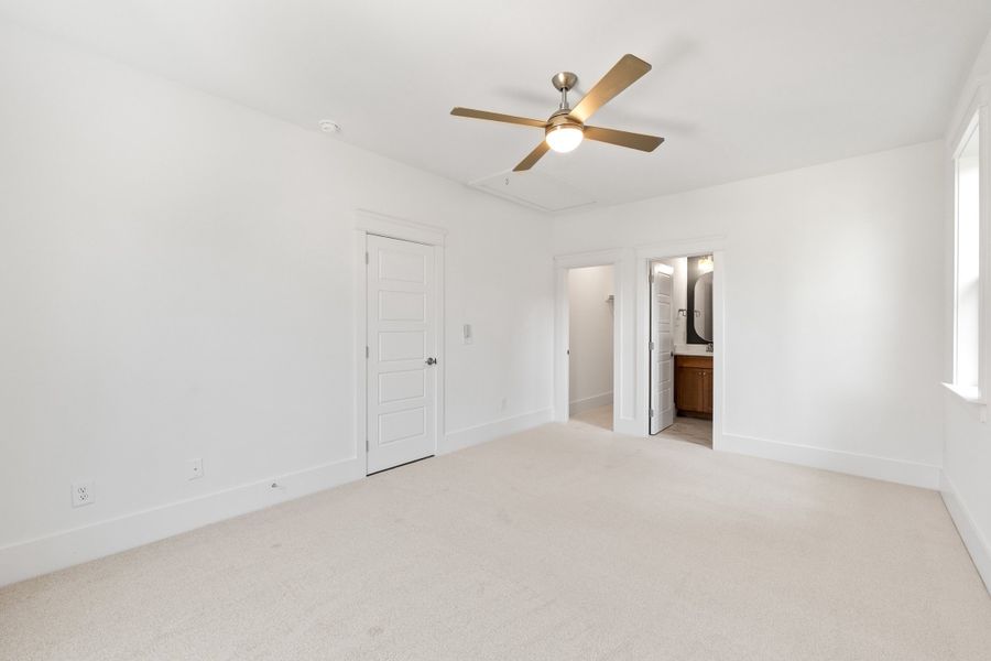 Representative unfurnished interior of a home built from the The Emerson by RobuckHomes in Stonehenge, Raleigh (Image 190).