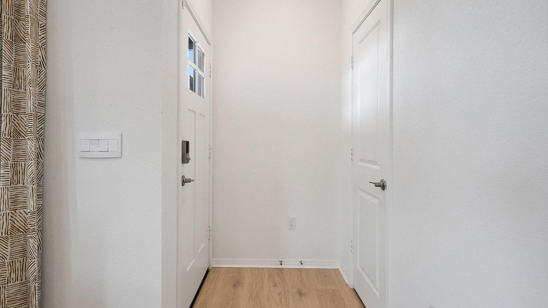 Spacious, unfurnished interior of a new home in Avery Centre, Round Rock (Image 22).