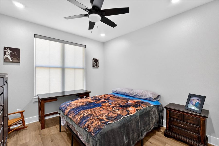 Furnished interior view inside a new home in , Kilgore (Image 13).