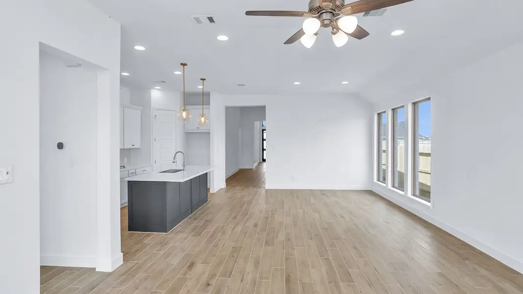 Spacious, unfurnished interior of a new home in Everly, Hockley (Image 8).