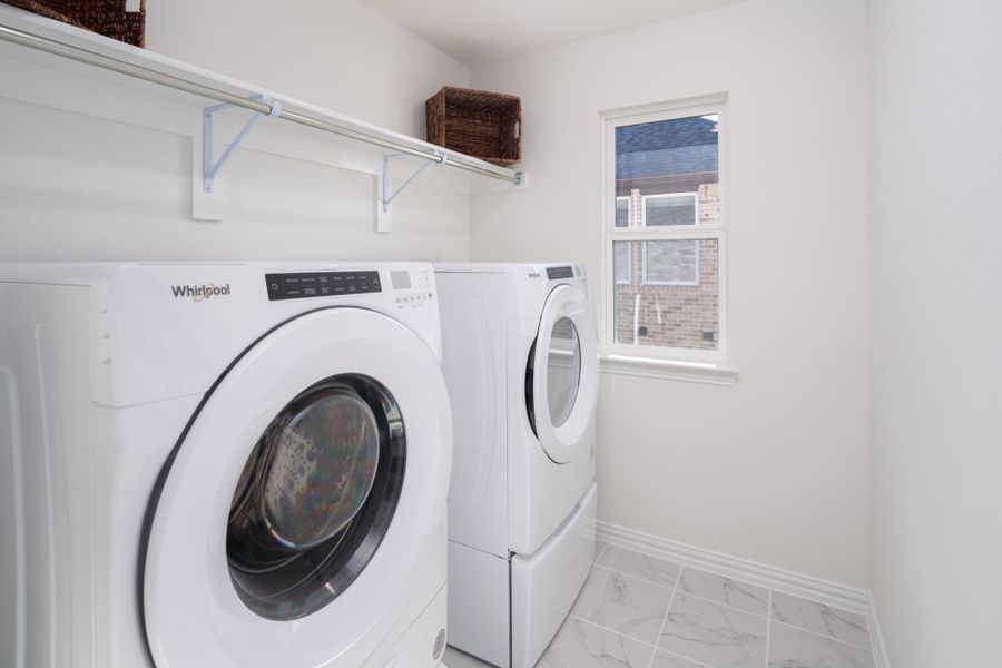 Representative interior finishes for a home built from the Kingston by UnionMain Homes in Elevon, Lavon (Image 23).