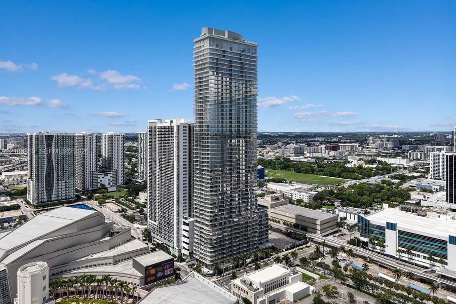 Condo located in Miami, FL showcasing its design and architecture (Image 21).