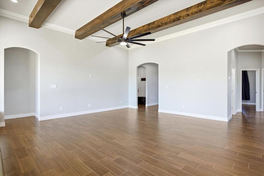 Spacious, unfurnished interior of a new home in , Granbury (Image 18).