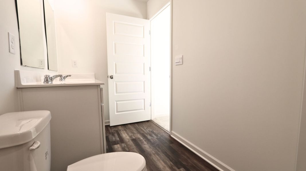 Furnished interior view inside a new home in Liberty, Panama City (Image 8).