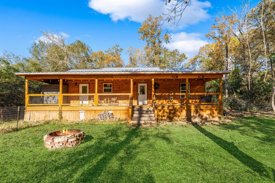 Exterior details and patio area of a home in , Coldspring (Image 21).