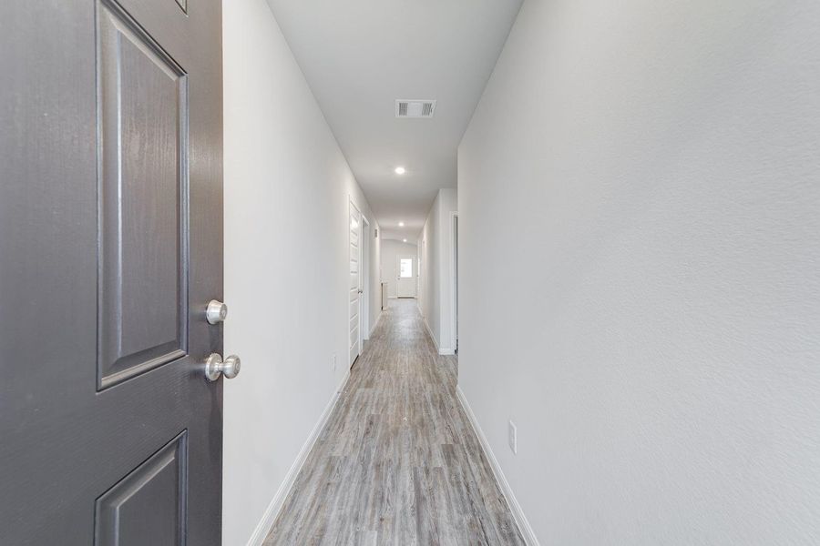 Spacious, unfurnished interior of a new home in Pirate's Cove Estates, Vidor (Image 13).