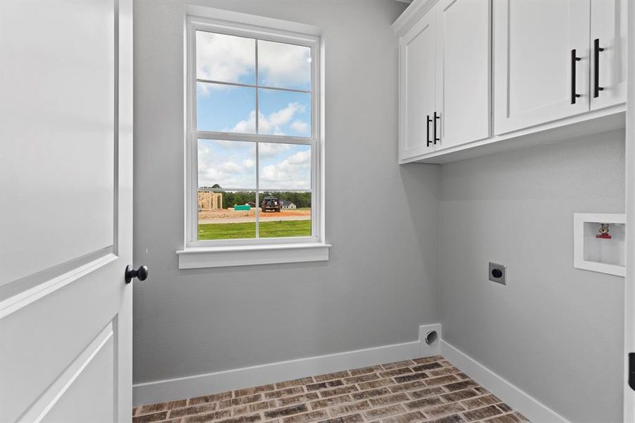 Spacious, unfurnished interior of a new home in , Tyler (Image 23).
