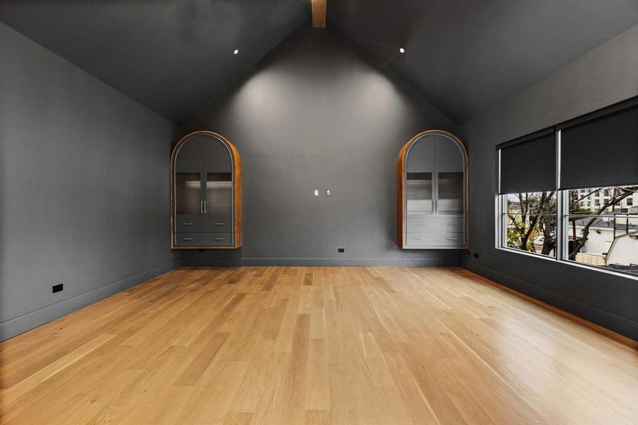 Spacious, unfurnished interior of a new home in , Dallas (Image 17).