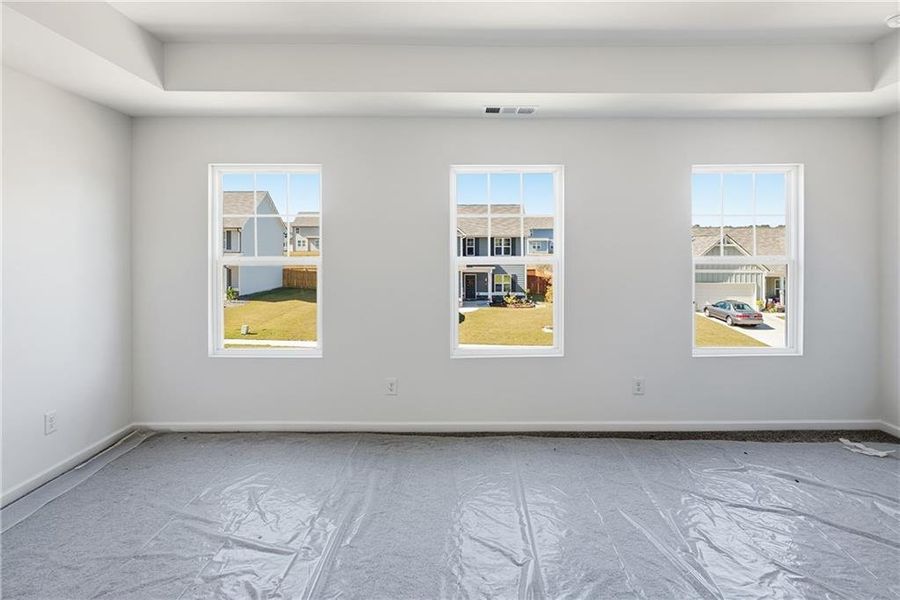 Spacious, unfurnished interior of a new home in Creekside Landing, Dallas (Image 35).