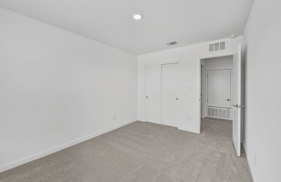 Spacious, unfurnished interior of a new home in Santa Rita Ranch, Liberty Hill (Image 41).