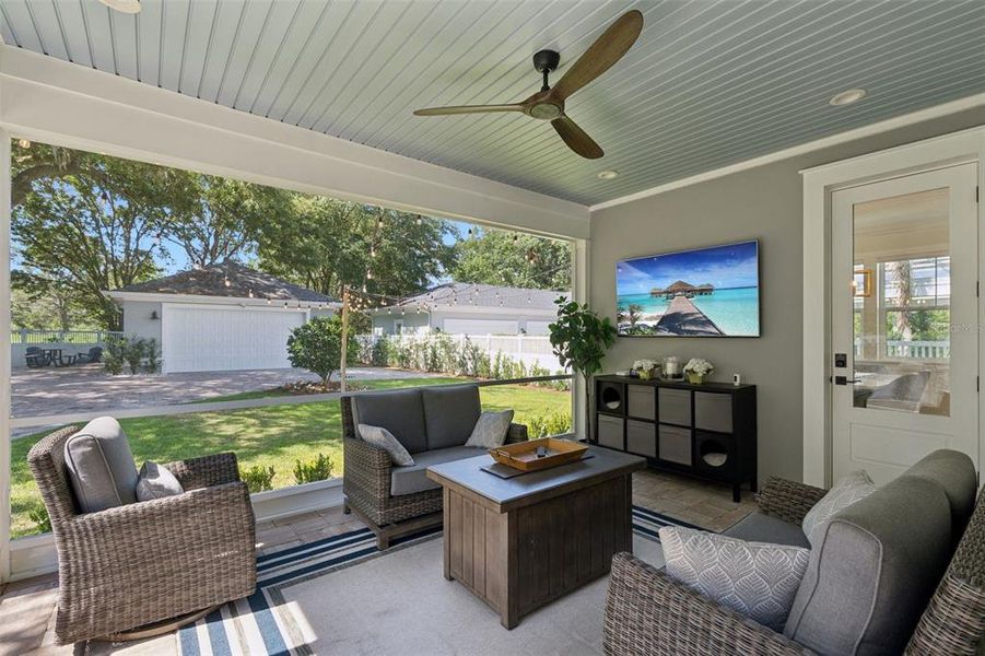 Exterior details and patio area of a home in Oakland Park, Winter Garden (Image 4).